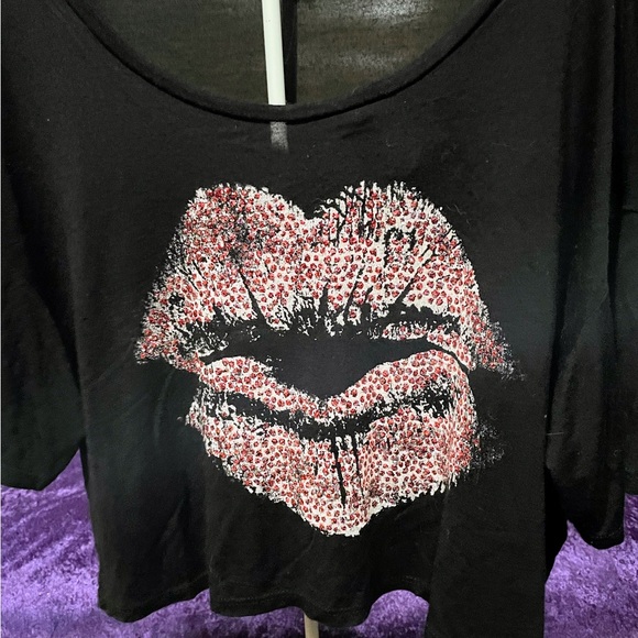 Mid Drift Kiss Lips T Shirt Sparkling - Picture 3 of 6
